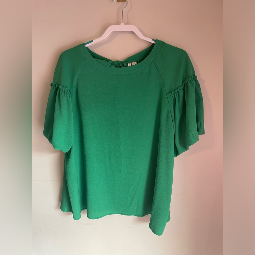 Cato. Size 18/20. Green blouse with a tie back.